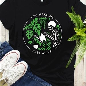 Skeleton you make me feel alive T-shirt
